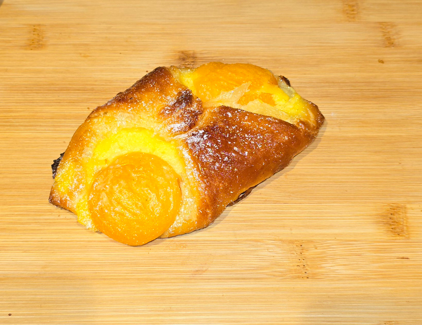 Roulé brioché aux abricots crème pâtissière